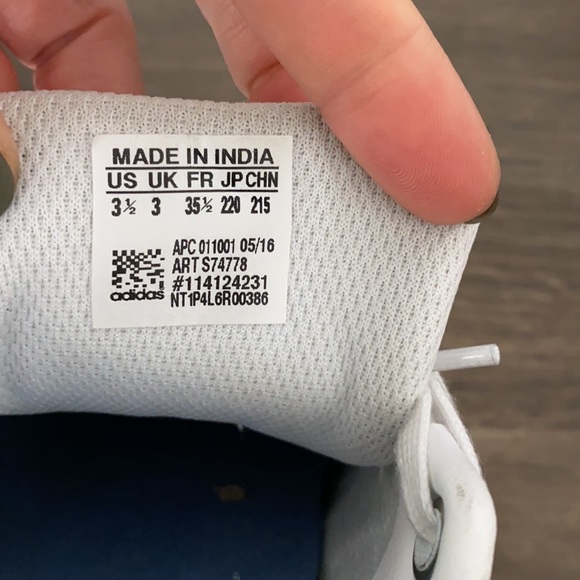 Adidas Stan Smith Shoes - Picture 7 of 7